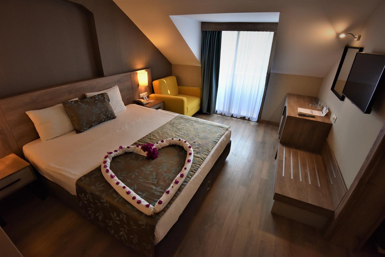 Lucida Beach Hotel Çamyuva Extérieur photo